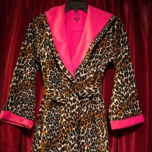 💖Betsey Johnson leopard robe💖